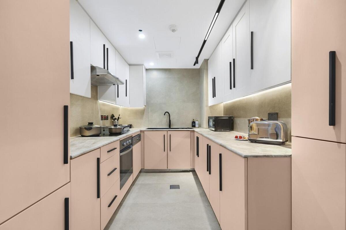 First Class 1br Downtown Lively Getaway Apartment Dubai