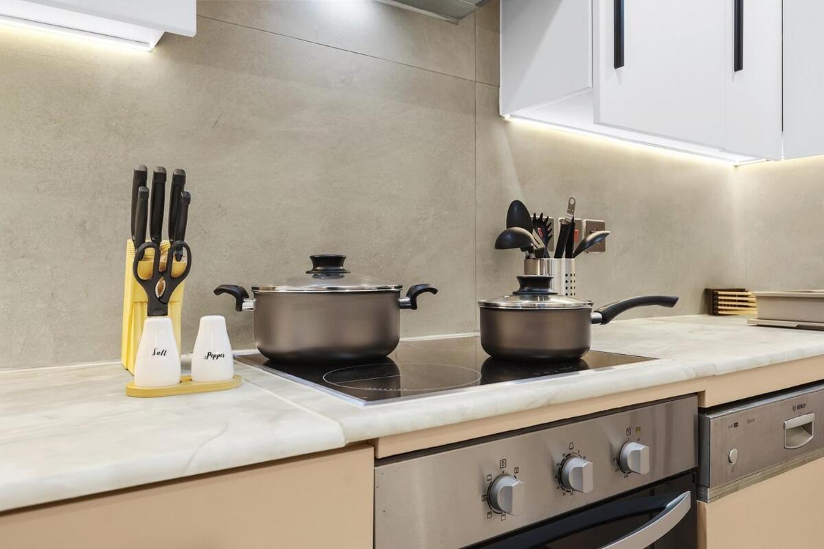 First Class 1br Downtown Lively Getaway