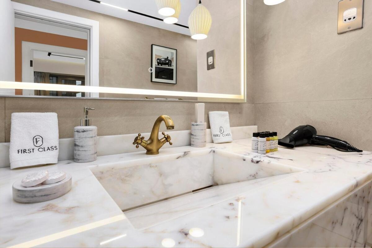 Apartment First Class 1br Downtown Lively Getaway