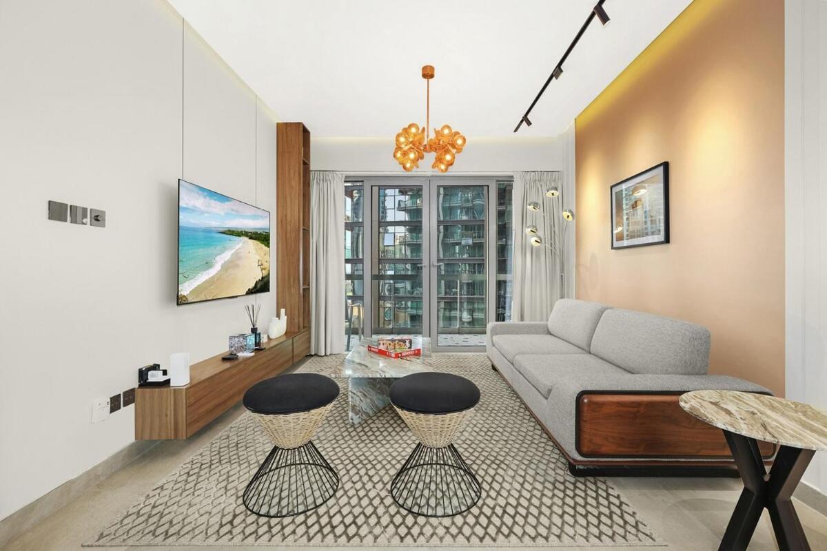 Apartment First Class 1br Downtown Lively Getaway Dubai