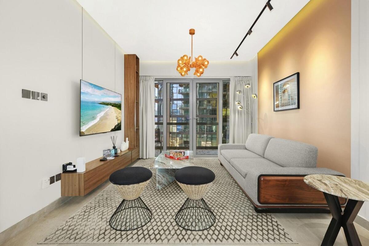 Apartment First Class 1br Downtown Lively Getaway *