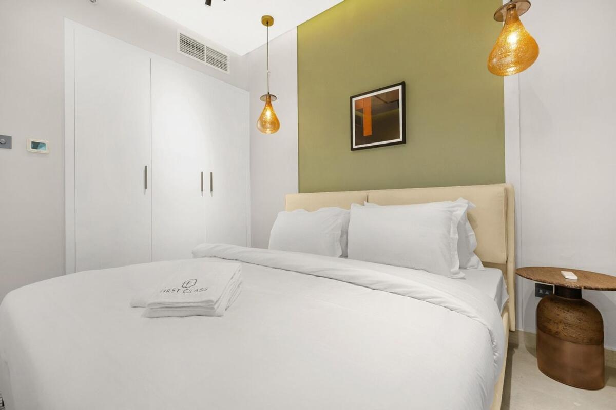 First Class 1br Downtown Lively Getaway *